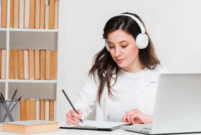 A student practicing the IELTS Listening Exam